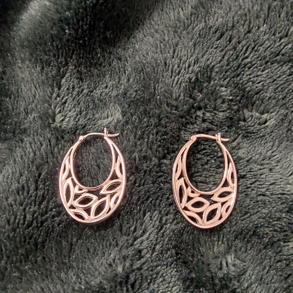 STERLING SILVER OVAL HOOP TEAR DROP DETAIL EARRINGS - Picture 7 of 13